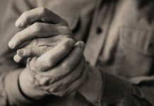 Đau xương khớp ở người cao tuổi – hãy quan tâm nhiều hơn